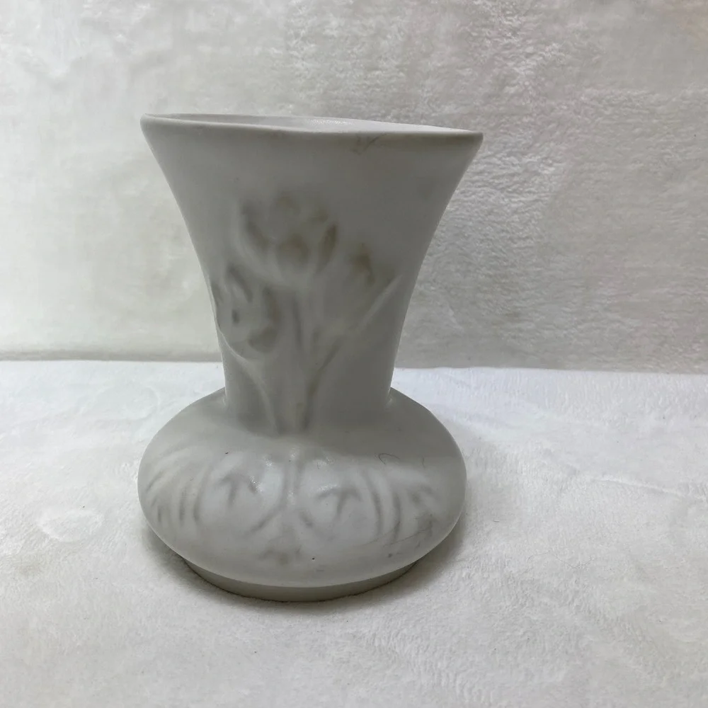 VTG Van Briggle‎ Signed White Cream Ceramic Vase Embossed Tulip  *READ